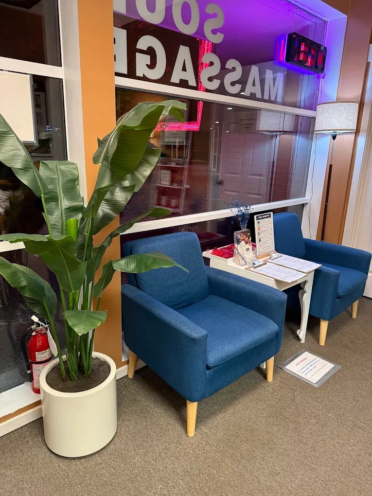 Front desk at Soul Massage Head Spa Everett, where late-evening guests check in